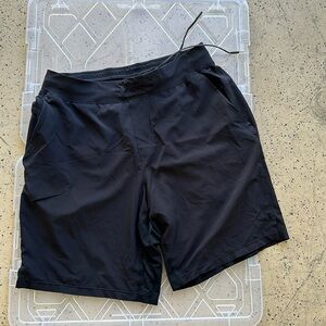 LULULEMON MENS BLACK LINERLESS 9 INCH SHORTS
